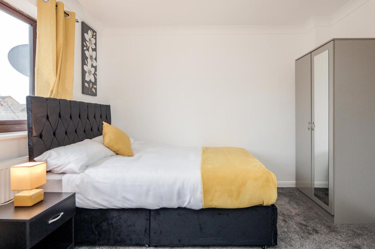 Lovely House In Dagenham / Barking With Free Parking, Wifi & Garden Exteriör bild