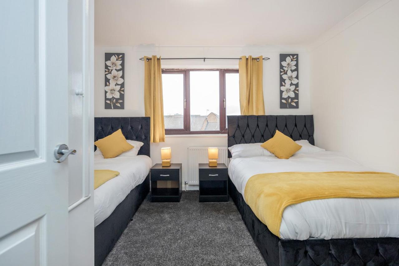 Lovely House In Dagenham / Barking With Free Parking, Wifi & Garden Exteriör bild