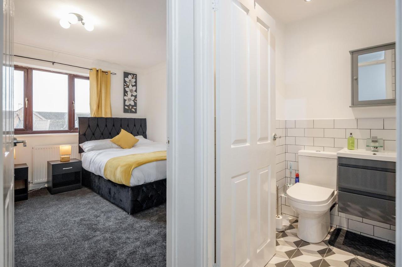 Lovely House In Dagenham / Barking With Free Parking, Wifi & Garden Exteriör bild