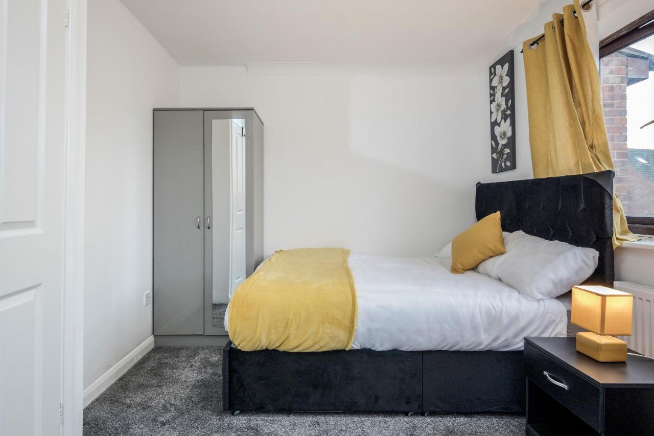 Lovely House In Dagenham / Barking With Free Parking, Wifi & Garden Exteriör bild