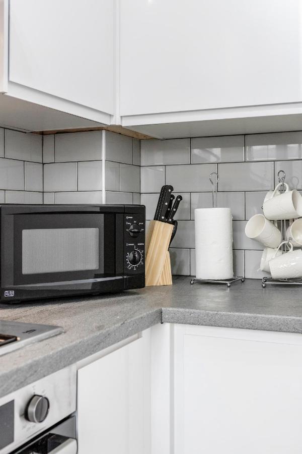 Lovely House In Dagenham / Barking With Free Parking, Wifi & Garden Exteriör bild
