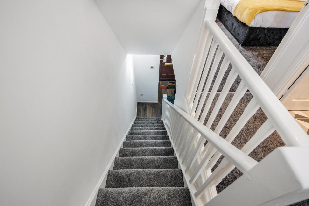Lovely House In Dagenham / Barking With Free Parking, Wifi & Garden Exteriör bild
