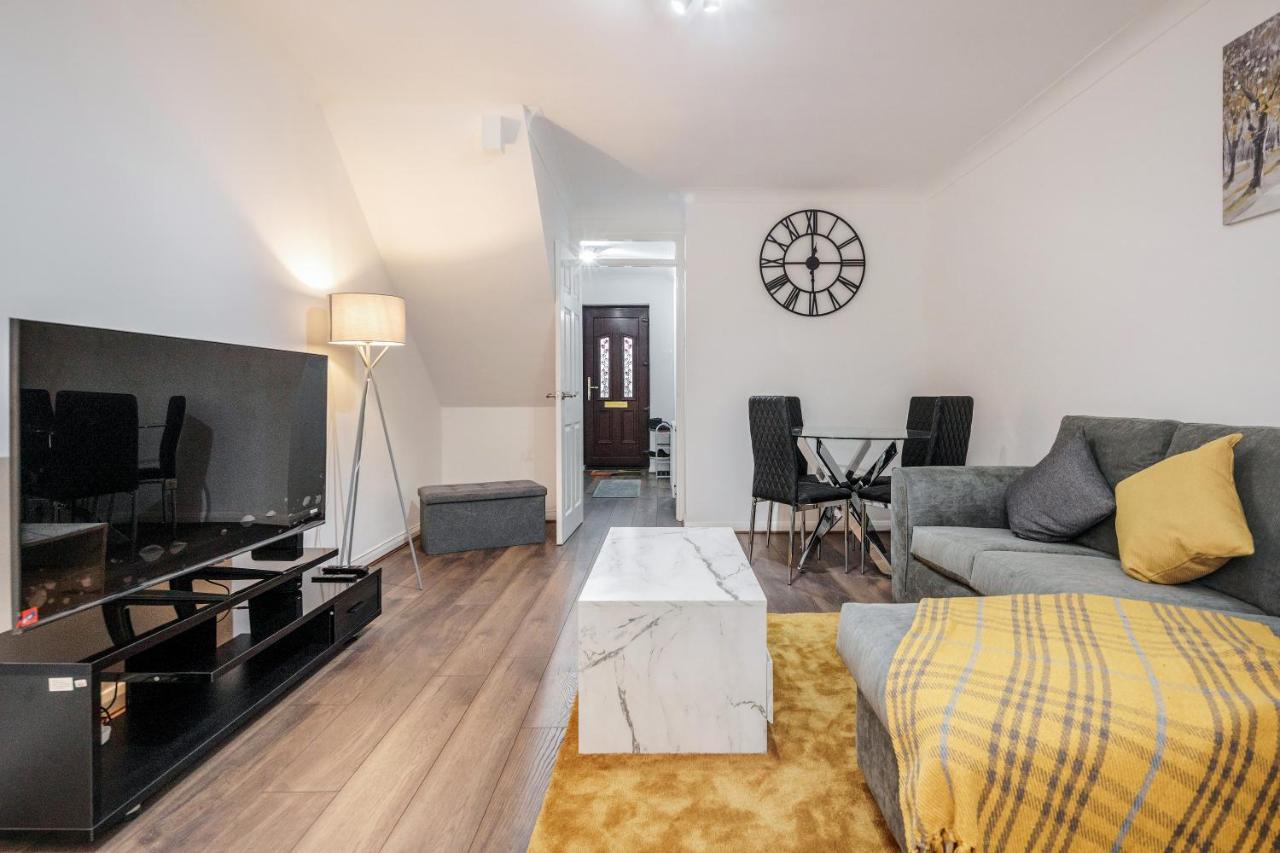 Lovely House In Dagenham / Barking With Free Parking, Wifi & Garden Exteriör bild